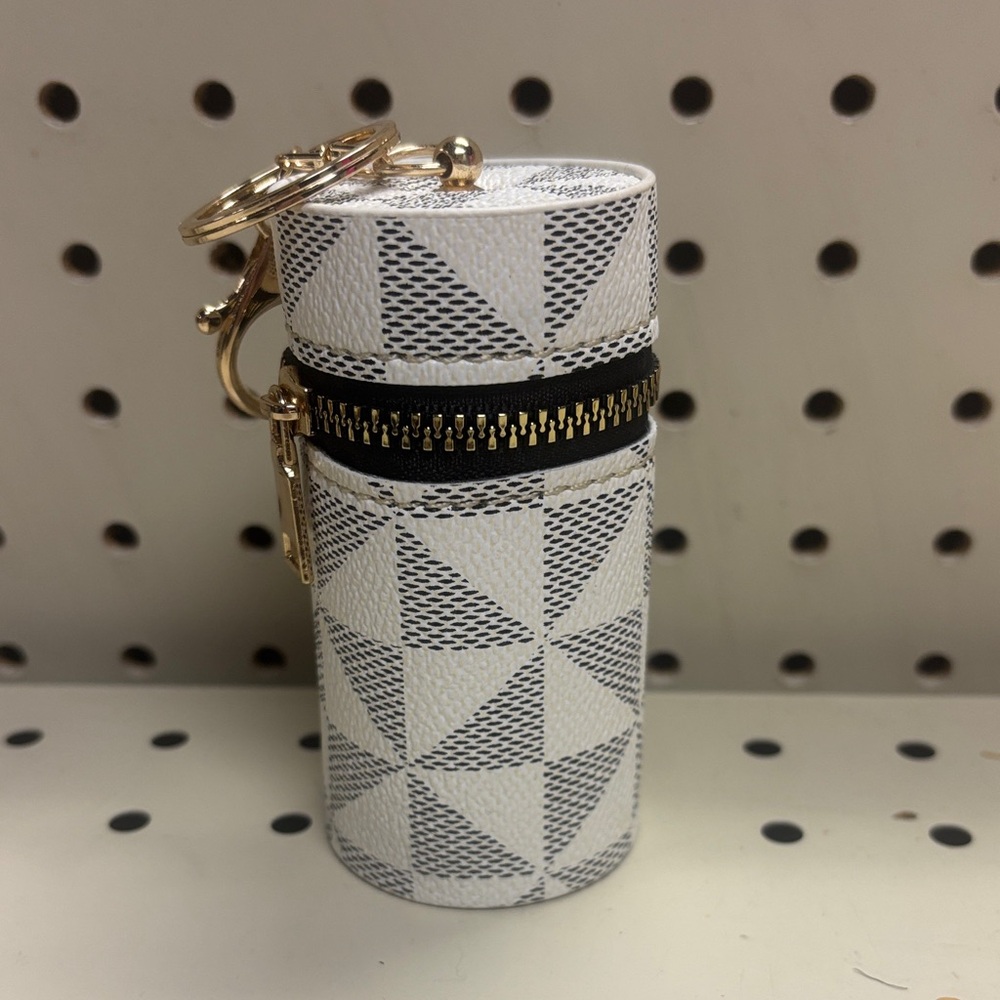 Geometric Patterned White and Black Keychain Holder